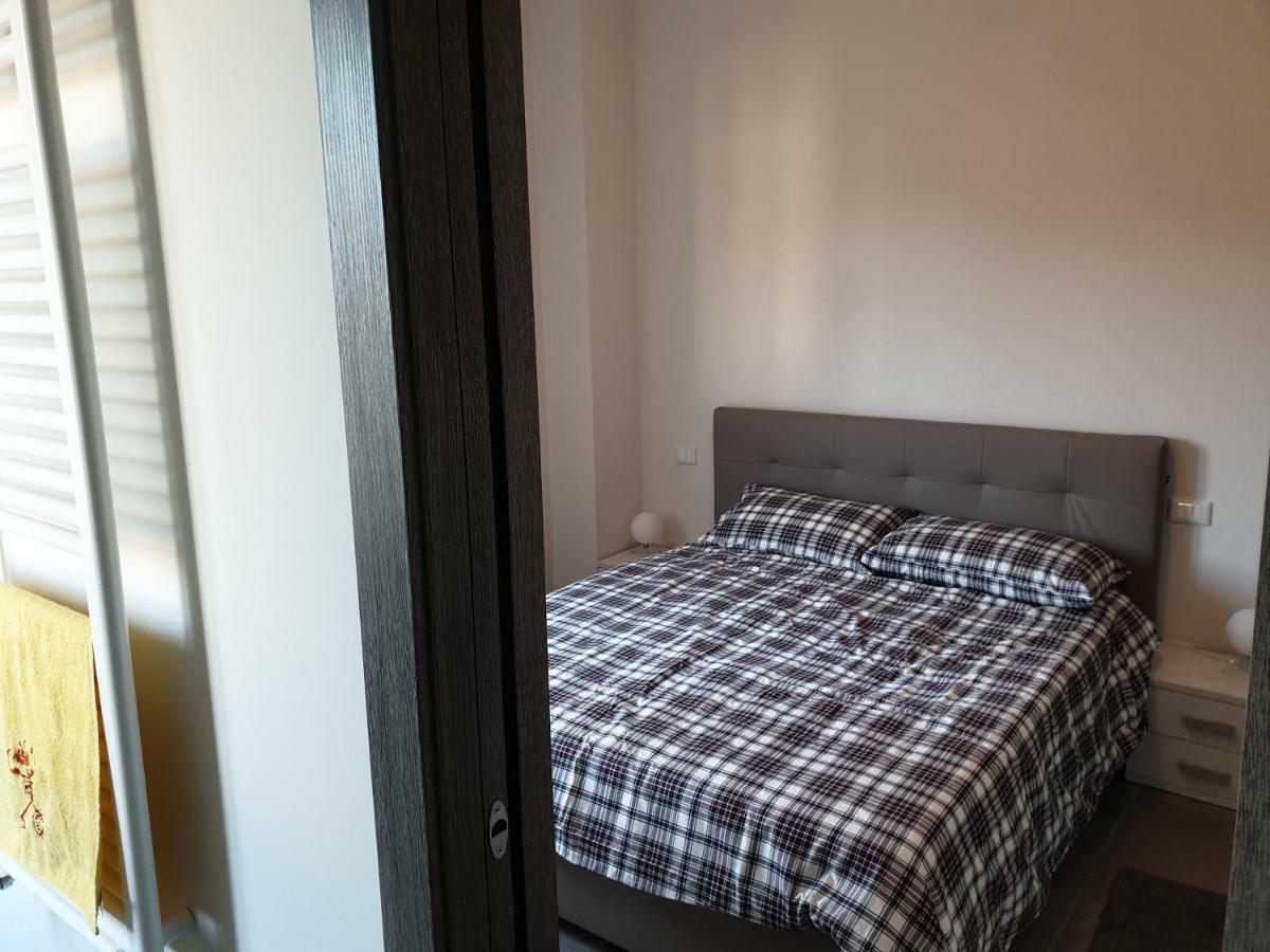 Sun Lake Apartments デセンツァーノ・デル・ガルダ エクステリア 写真